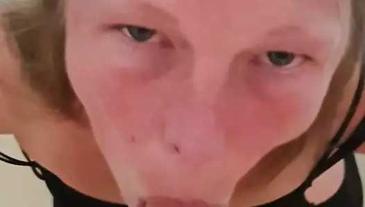 bağlı milf deepthroat ve köpek