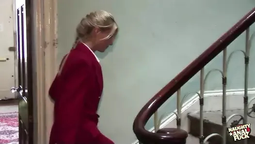 Yarrak Delisi Sarışın Patron İki Azgın Çalışanına İkramiye Gibi Sikiş Veriyor