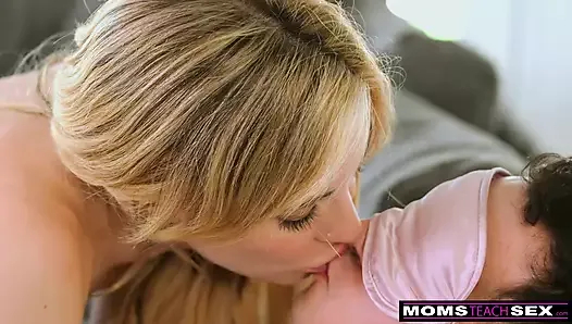 üvey anneye bakmak yasak ama sikmek serbest