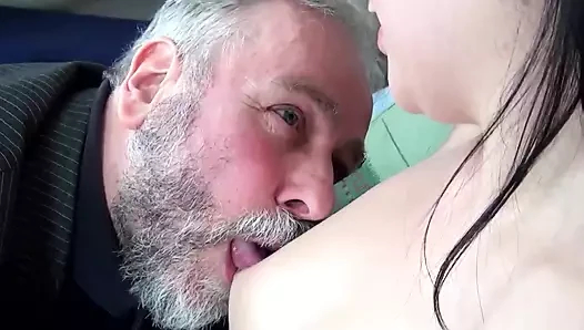 Nqkit para çalan genç kızı tecavüz ederek cezalandırdı