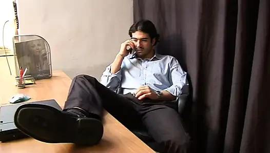 Tombul sürtük sert bir horoz tarafından kıçına çarptı