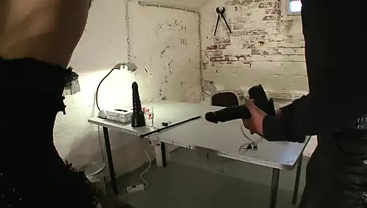 Dressur zur Lustsklavin: Köle ile Kırbaçlama ve BDSM