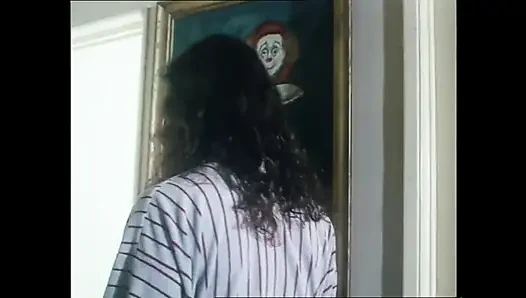 Sarışın Azgın Fahişe, Arkadaşı Üvey Kardeşinin Büyük Penisini Emerken Üvey Kardeşini Baştan Çıkardı