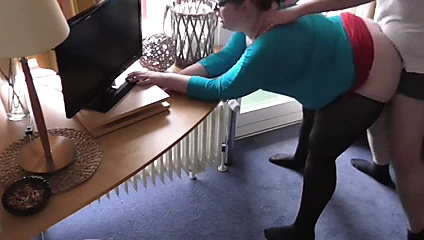 Tombul Genç Kıza Pencerenin Önünde Arkadan Döşüyor