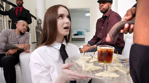 Hazel Moore, Büyük Aletli Zenciler Ile Anal Fetiş Partisi Yapıyor