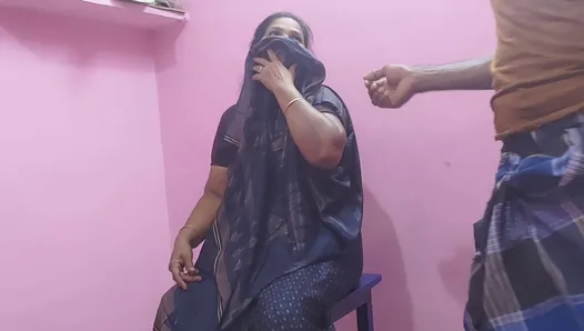 güzel bir tamil teyze genç bir adamla ateşli seks yapıyor