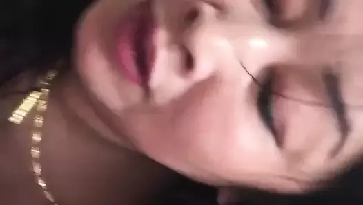 olgun Asyalı Çinli üvey anne yüzünde bir yük 