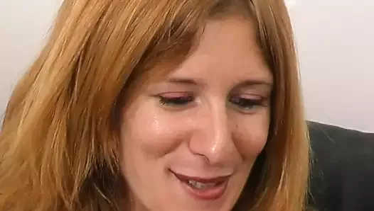 esmer Fransız bayan nemli deliklerinde sikişmeye bayılır