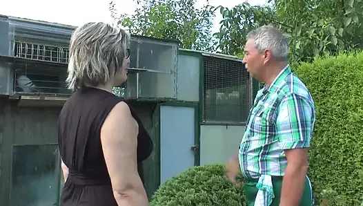 attırmashot üzerinde memeler için the eski kadın içinde the bahçe