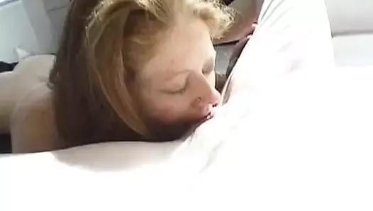 sevimli hemşire genç çifte yardım etmek için burada