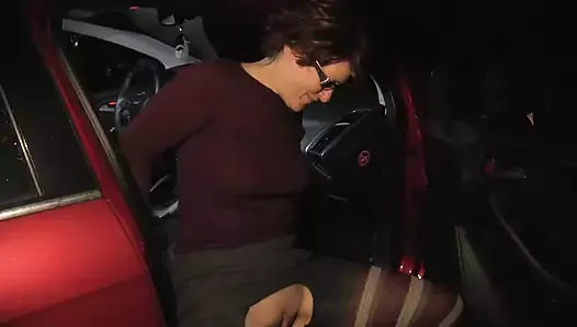 sylvie, otoparkta kaltak