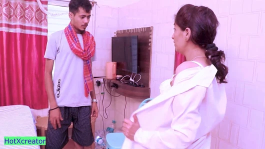 Güzel Bayan İnanılmaz Üçlü Seks! Hint Üçlü Seks