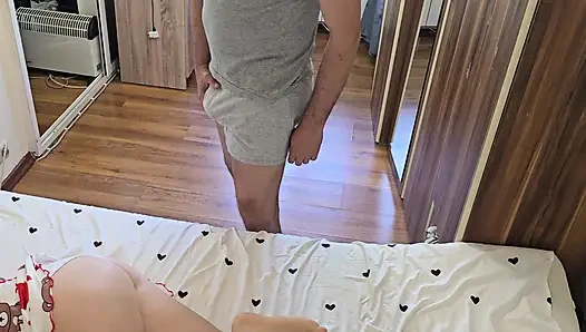 Üvey Babası Üvey Kızını Karısıyla Karıştırdı ve onu ıslak amcık içine soktu