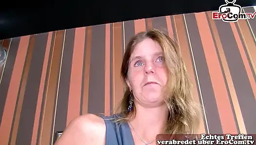 Alman genç ev kadını komşu seks yapmaya ikna edildi